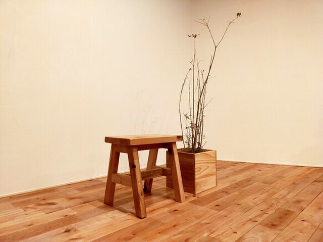 ほっこり温まる腰掛け木製スツール スツール 子供 椅子 スモール S 花台 シンプル 可愛い 無印 杉 無垢 玄関 Iichi ハンドメイド クラフト作品 手仕事品の通販
