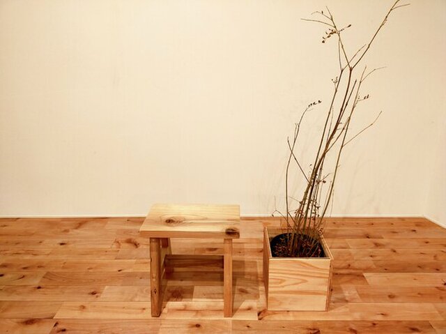 □ほっこり温まる腰掛け木製スツール／スツール／子供／椅子／スモール