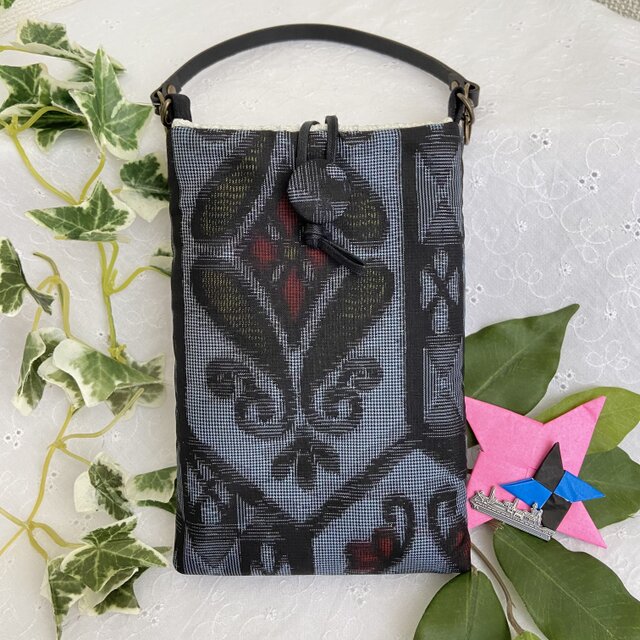 着物リメイク・藍大島のスマホポーチ　黒グレー系　ハンドメイド