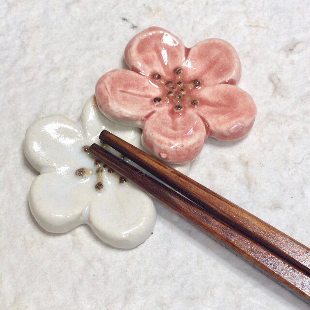 陶器 箸置き　紅白梅二連【Ha017】