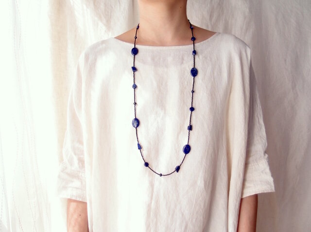 送料無料 ラピスラズリのステーションネックレス/lapis lazuli × glass beadsの画像1枚目