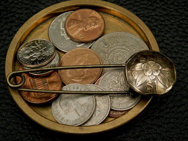 #B54 Singapura Coin Broochの画像1枚目