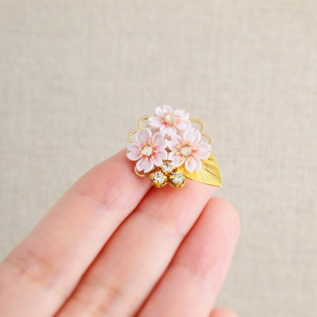 つまみ細工＊ 桜のブローチ ~四季彩~ | iichi 日々の暮らしを心地よく