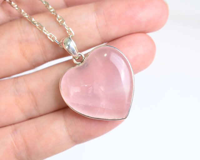 Ｋ18　ローズクォーツ　ペンダントトップ　 ハート型 透明ピンク！ハートのローズクォーツのペンダントトップ | iichi 日々
