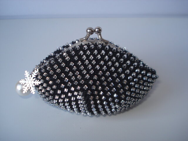 Beaded Purse --Snow Crystal-- Black (S) | iichi 日々の暮らしを