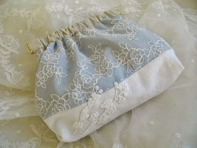 薔薇*刺繍生地*アンティークリネン*バネポーチの画像1枚目