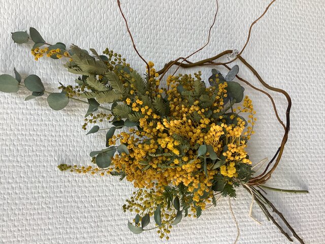 atelierBLUGRA八ヶ岳〜柳とミモザのアレンジ01の画像1枚目