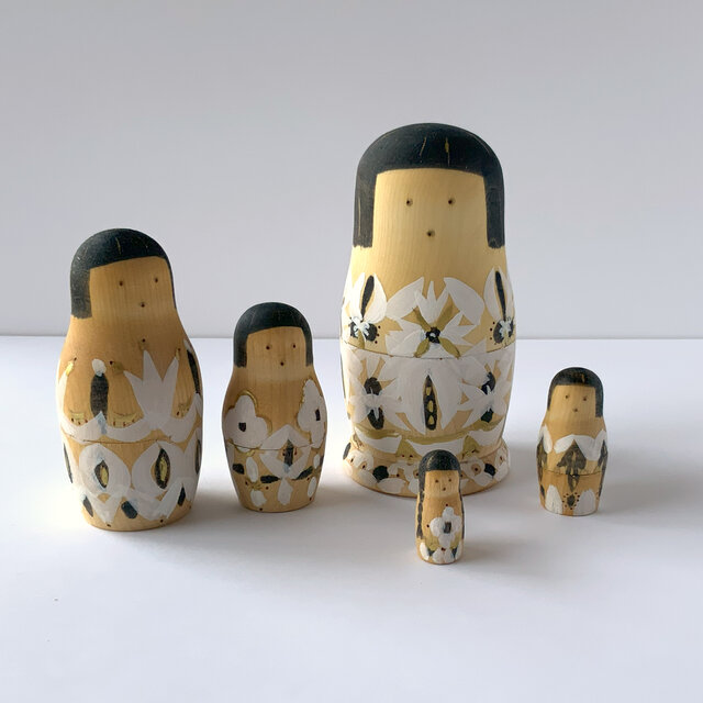 おかっぱマトリョーシカ（黒） | iichi 日々の暮らしを心地よくする