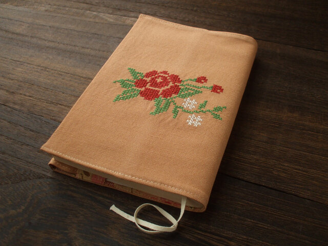 訳あり>クロスステッチ花刺繍の文庫本ブックカバー 麻 オレンジ