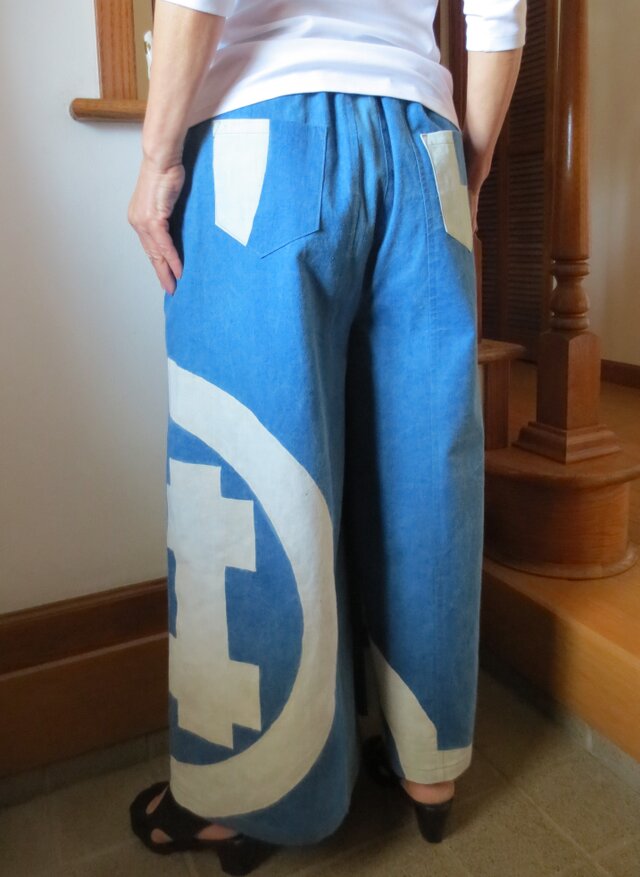古布リメイク 水色ワイドパンツ 藍染 家紋 オリジナル