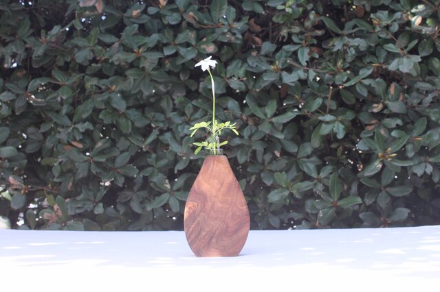 木の花瓶【クワ】 | iichi 日々の暮らしを心地よくするハンドメイドや