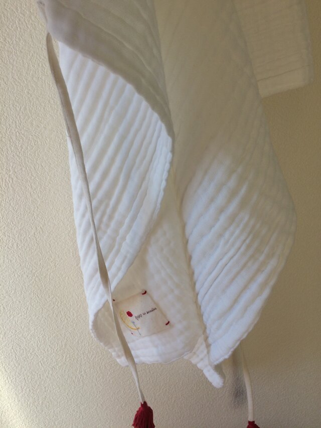 心和らぐ、月の刺繍ガーゼケット【white】 iichi 日々の暮らしを心地よくするハンドメイドやアンティークのマーケットプレイス