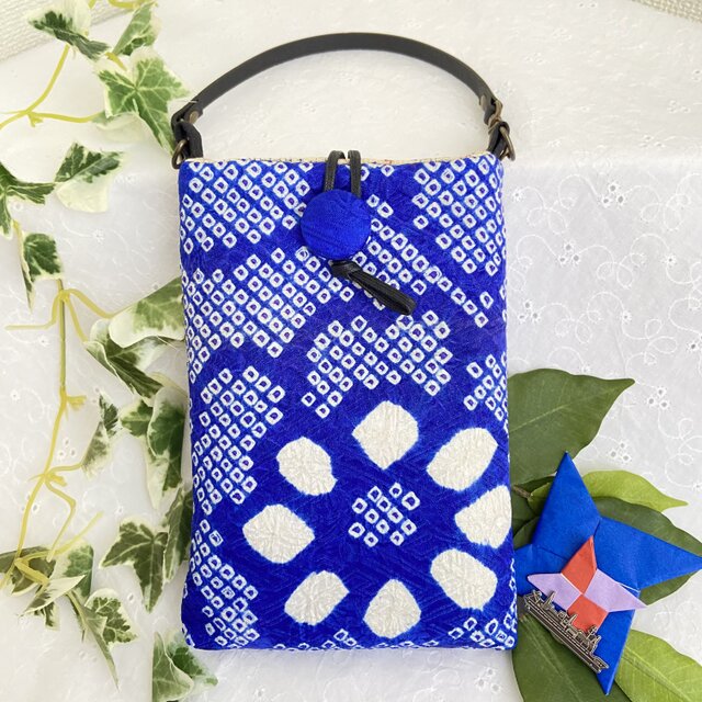 着物リメイク・スマホポーチ・青色の絞り染めの着物　ハンドメイド
