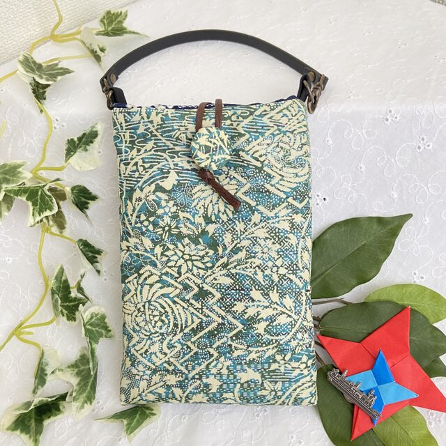 着物リメイク・染め大島のスマホポーチ　緑色小花柄　ハンドメイド