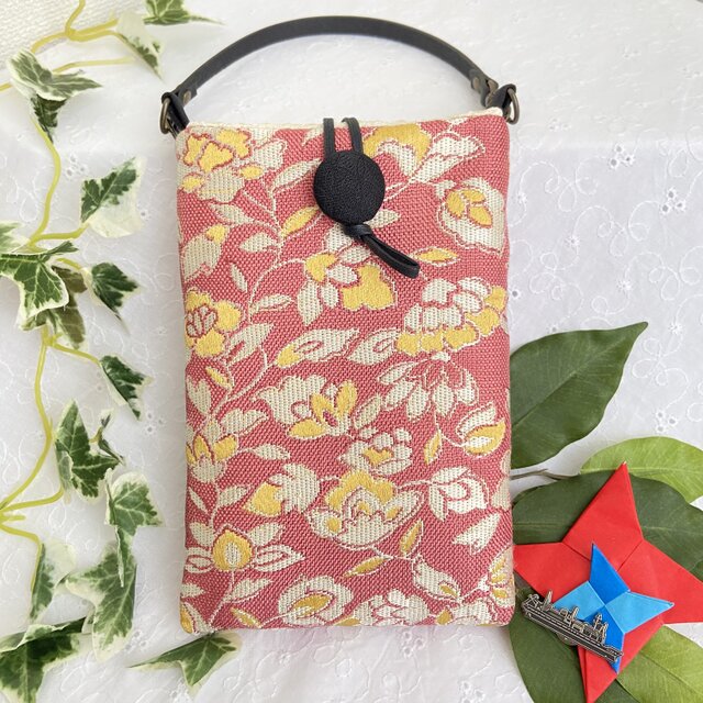 着物リメイク・帯のスマホポーチ　ピンクの花柄　ハンドメイド