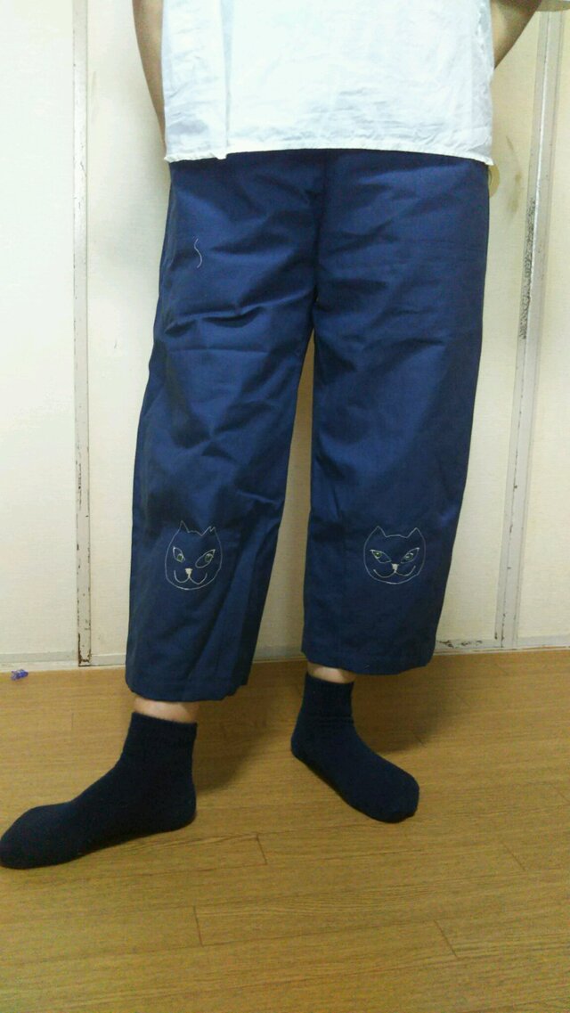 バルーンパンツ（猫刺繍入り）