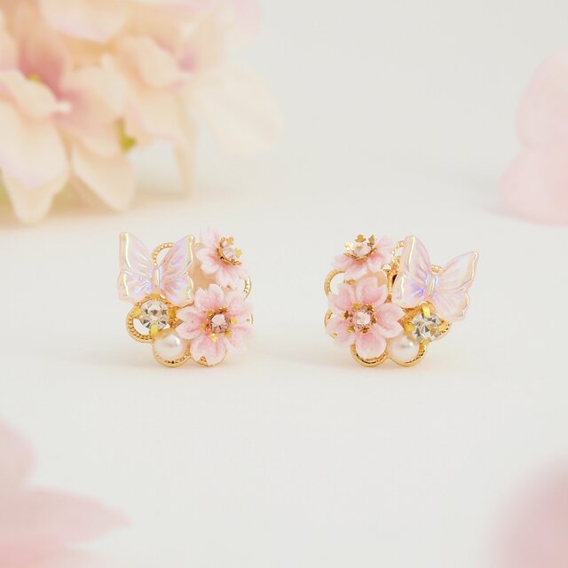 つまみ細工＊ 桜と蝶々のピアス ~花の宴~ | iichi 日々の暮らしを