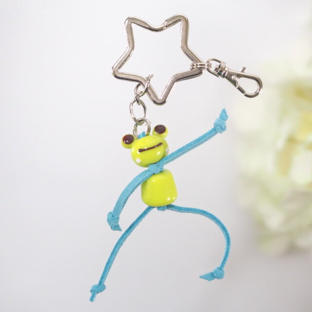 かえるのキーホルダー　黄緑