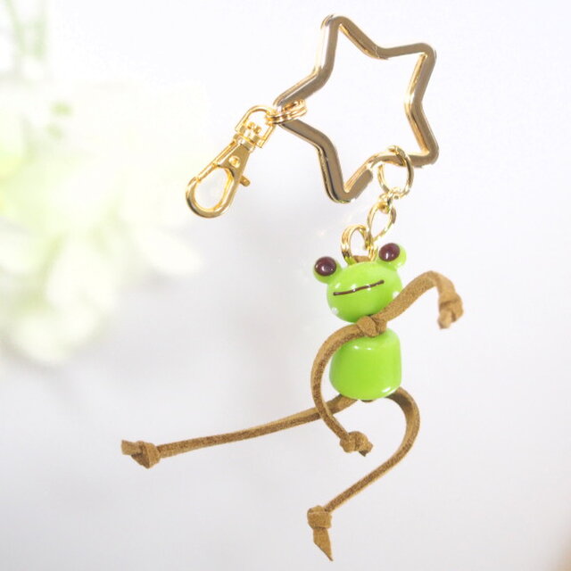 かえるのキーホルダー　萌葱色