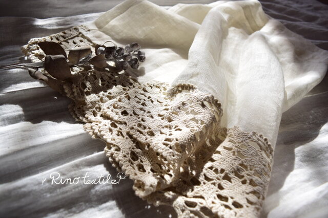 フランス産のリネンレースで仕立てたリネンカフェカーテン 裾ボビン