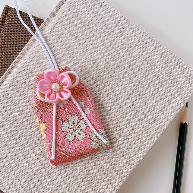 桜吹雪｜桜のお守り袋（手縫い・つまみ細工／元巫女が仕立てる