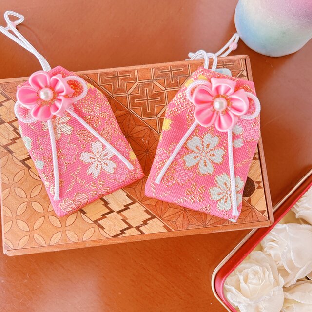 桜吹雪｜桜のお守り袋（手縫い・つまみ細工／元巫女が仕立てる