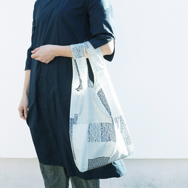 《新聞掲載》【akari】エコバッグ 折りたたみ ◎ご自宅でお洗濯も◎買いものバッグ コンパクト パッチワーク モノトーンの画像1枚目