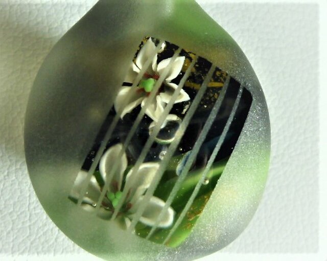 白百合二輪 角線砂打ち ガラス 花 ペンダント Iichi ハンドメイド クラフト作品 手仕事品の通販