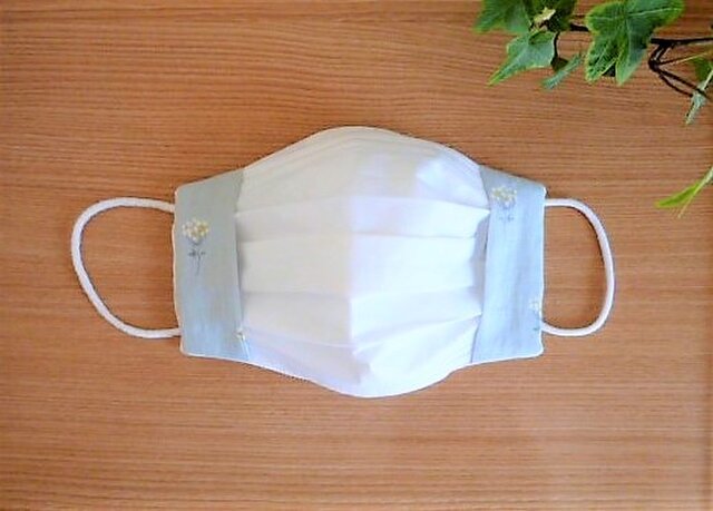 内側接触冷感Wガーゼの夏用マスクカバー(若草色フラワー)の画像1枚目