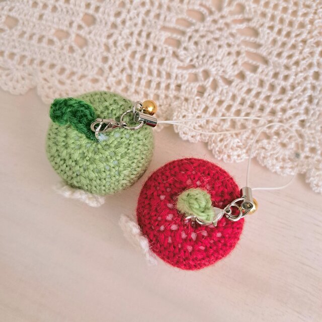 chaco様■赤りんごセット＊レース　編み　モチーフ■ 季節を問わず大人気！花付き青りんご｜ふんわり優しい雰囲気が子供や