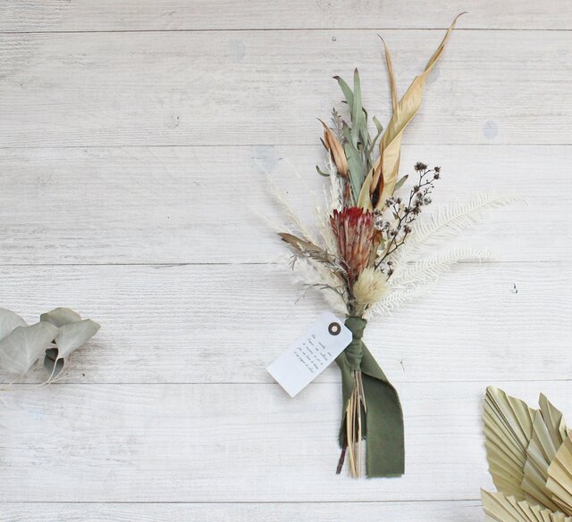 ロビン」swag プロテアとヘリコニアリーフの細身スワッグ