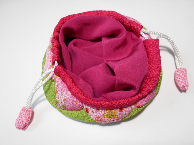 ねじ袋*ちりめんミニ巾着袋*濃桃 iichi ハンドメイド・クラフト作品・手仕事品の通販