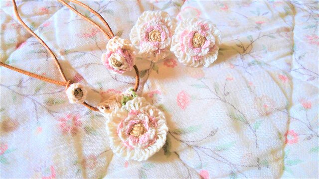 【送料無料】総手縫いの刺繍アクセサリーセット(ホワイトローズ)の画像1枚目