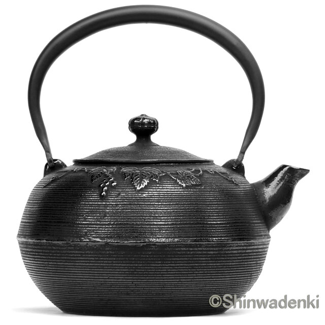 Amazon | 鉄瓶 南部鉄器 ぶどう 黒色 2.0L | 及春鋳造所 | 鉄瓶