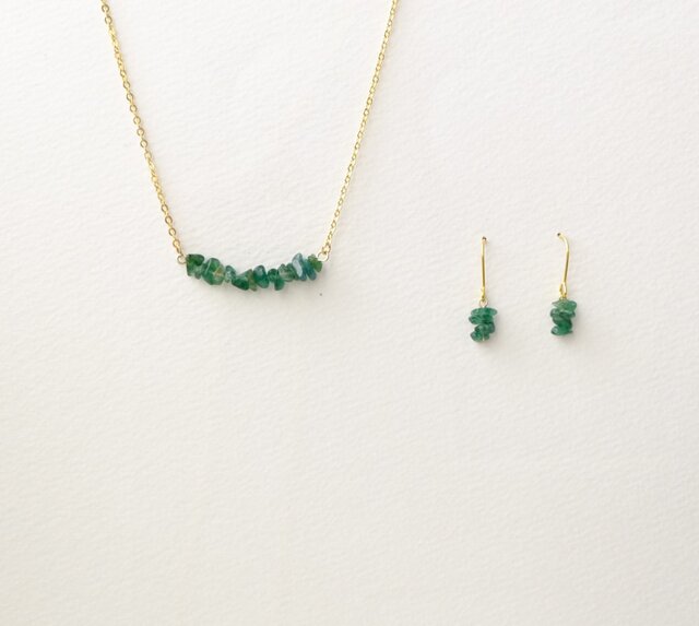 G107【天然石 グリーンアベンチュリン】のさざれバーネックレス 濃い緑