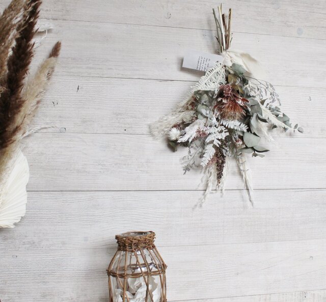 パンパスグラスと小さなプロテアのくすみピンクスワッグ シンプル