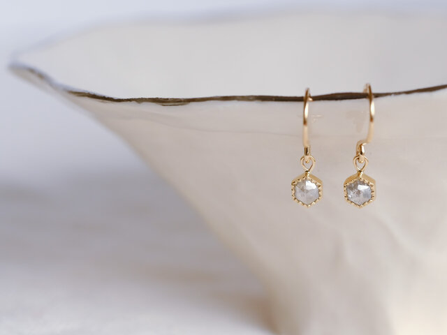 Spring Petals Diamond Earringsの画像1枚目