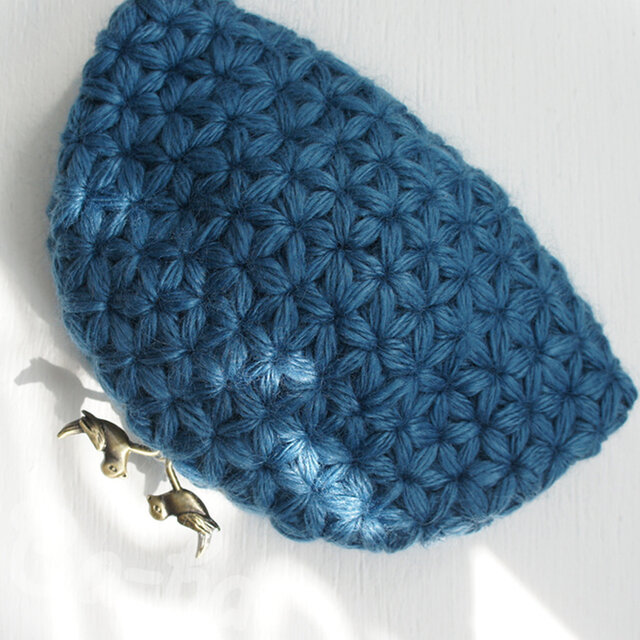 ばあば作・リフ編みのがま口ポーチ（あおいそら・C1426）