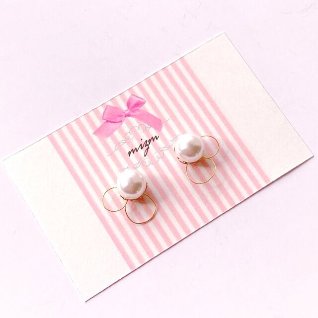 大きな一粒パールの花ピアス/イヤリング