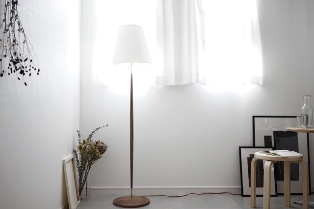 Floor Lamp/walnut 照明 ライト フロアランプ ウォールナット 北欧 無垢 リビング インテリア オブジェの画像1枚目