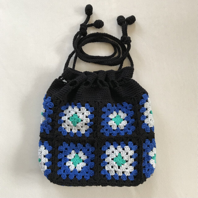 コットン糸 2way モチーフ編み グラニースクエア の巾着型バッグ ロングコード巾着 巾着ショルダーバッグ 巾着ポシェット Iichi ハンドメイド クラフト作品 手仕事品の通販