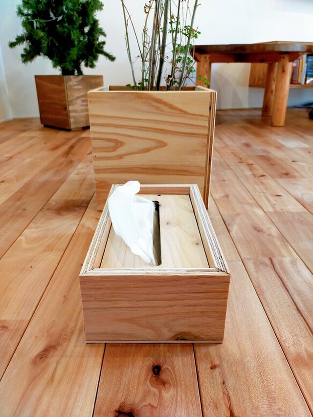 木目の優しいティッシュカバー ティッシュケース 木製 おしゃれ シンプル ラーチ合板 インテリア 美しい Iichi ハンドメイド クラフト作品 手仕事品の通販