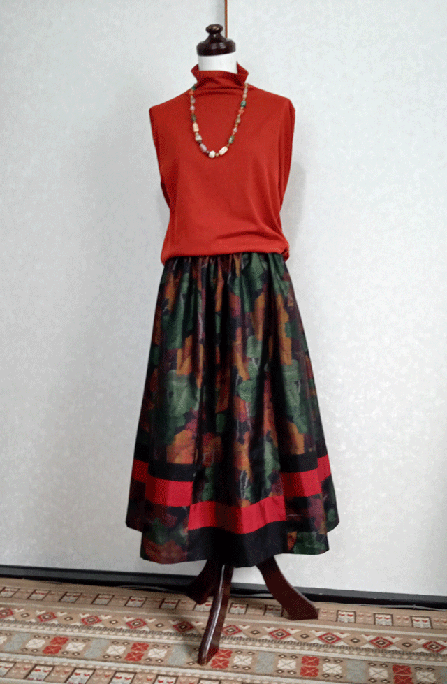 セット/コーデ着物リメイク 藍 赤花柄 ショート丈羽織・ロングスカート