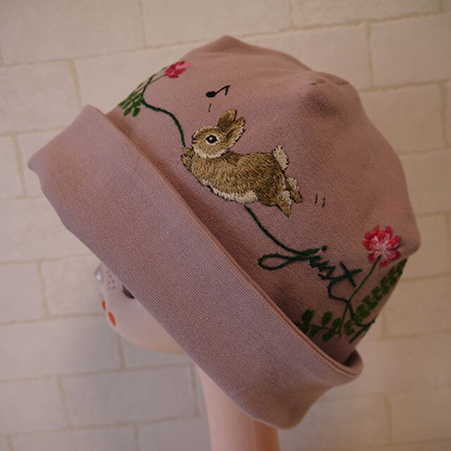 コットン素材スパンフライスニット生地で作ったニット帽（レンゲ畑で飛び跳ねた）