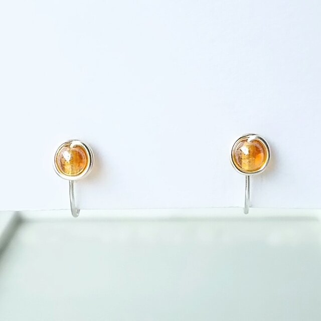 〈痛くない〉トパーズカラーチェコファイヤポリッシュAB×シルバーワイヤーイヤリング・イヤークリップ(両耳用)(手で調節可能)