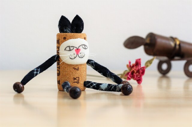 古布のコルク人形 ねこちゃんシリーズ E | iichi 日々の暮らしを