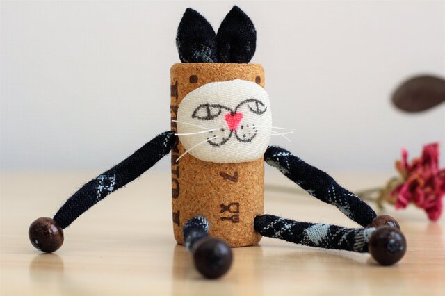 古布のコルク人形 ねこちゃんシリーズ E | iichi 日々の暮らしを