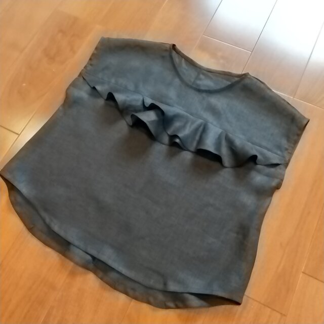 ブラックリネンフレアフリルのトップス