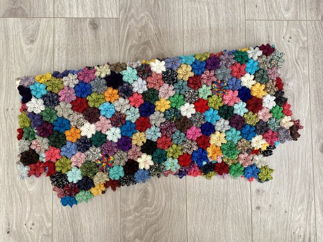 小花モチーフのブランケット* カラフル | iichi 日々の暮らしを