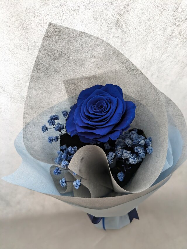 青い薔薇 様@AF & KC & IW プリザーブドフラワー／青い薔薇とブルーカスミ草の祝福一輪ラッピング